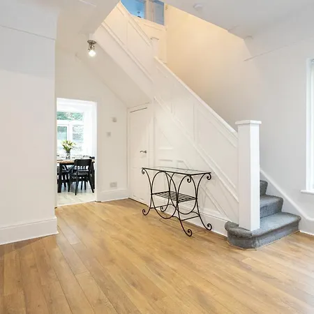 Pillo Rooms - Spacious 4 Bedroom Detached House Close To Heaton Park Manchester Exterior photo