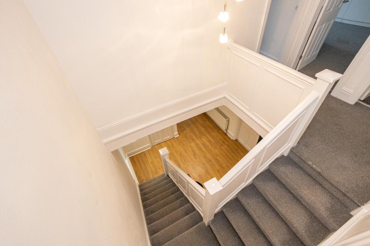 Holiday home Pillo - Spacious 4 Bedroom Detached House Close To Heaton Park Manchester