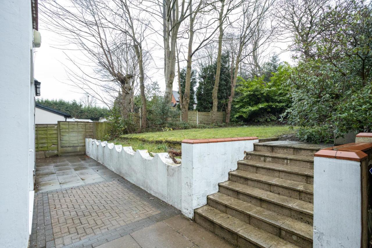 Pillo - Spacious 4 Bedroom Detached House Close To Heaton Park Holiday home *